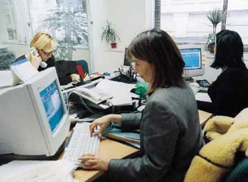 Νέα φορολογικά μέτρα για τη μείωση του ελλείμματος προβλέπει ο ΟΟΣΑ