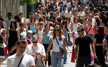 Επιβράδυνση πωλήσεων στο λιανεμπόριο τον Απρίλιο