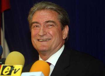 Ελαφρό προβάδισμα για τον Σαλί Μπερίσα στις βουλευτικές εκλογές της Αλβανίας