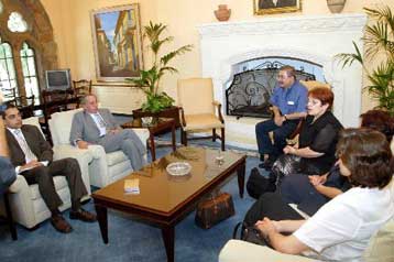 Το «όχι» στο σχέδιο Ανάν δεν έφερε την καταστροφή, λέει από τη Λευκωσία η γγ του ΚΚΕ