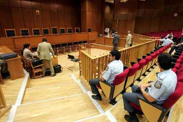 Το πλήρωμα κατηγορούν διασωθέντες του ναυαγίου του Εξπρές Σάμινα