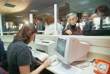 Οι πιο δουλευταράδες της ΕΕ αναδεικνύονται και πάλι οι Έλληνες