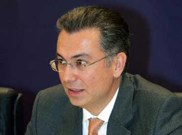 Αναστέλλεται και ο νόμος του ΠΑΣΟΚ για τον «βασικό μέτοχο»