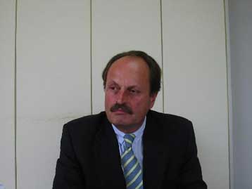 Έλλειψη επικοινωνίας με την κυβέρνηση για το «βασικό μέτοχο» εντοπίζει ο Δ.Χαραλάμπης