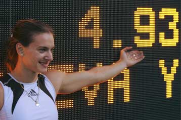 Αρχισε το χορό των παγκοσμίων ρεκόρ η Ισινμπάγεβα, 4.93μ στην Λωζάννη