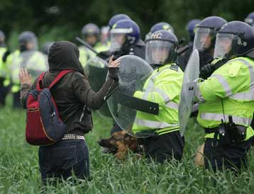 Εν μέσω διαδηλώσεων η έναρξη της συνόδου κορυφής της G8