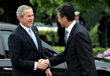 Την πάγια θέση των ΗΠΑ για το Πρωτόκολλο του Κιότο επανέλαβε ο Μπους