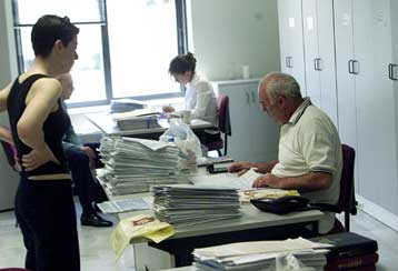 Στο στόχαστρο της Εφορίας οι επιχειρήσεις που «κρύβουν» ΦΠΑ