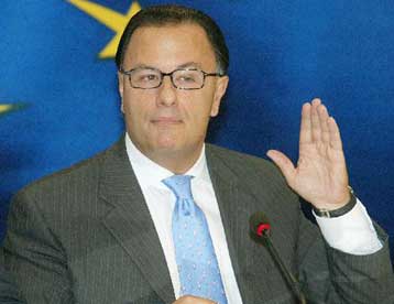 Διάλογος μετ εμποδίων για τις αλλαγές στις εργασιακές σχέσεις