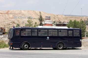 Σε κατάσταση εκτάκτου ανάγκης από την Πέμπτη τα Ανω Λιόσια για να φύγουν τα ΜΑΤ