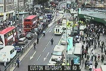 Μπαράζ τρομοκρατικών επιθέσεων σπέρνουν τον πανικό στο Λονδίνο