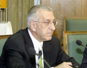 Ικανοποίηση Κακλαμάνη για την εφαρμογή του νέου συστήματος εφημεριών στη Θεσσαλονίκη