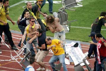 Βαρύτατες ποινές για τις ομάδες με «άτακτους» οπαδούς στο νέο αθλητικό νομοσχέδιο