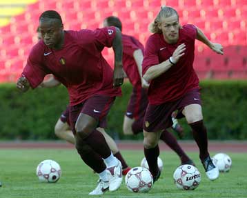 Σε αναμονή της απάντησης του Αμβούργου για τη μεταγραφή του Μπενζά ο Ολυμπιακός