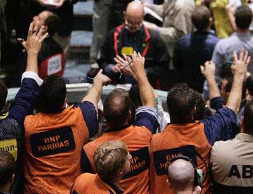 Υποχωρούν οι τιμές του πετρελαίου την επομένη των επιθέσεων στο Λονδίνο