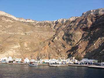 Περιπέτεια εν πλω για 1.840 επιβάτες του «Εξπρές Σαντορίνη»