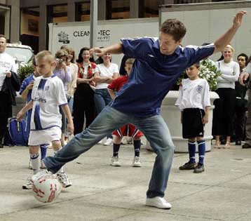 Ο Λουξεμπούργκο θέτει όρους και στον Μάικλ Όουεν