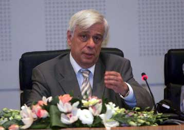 Θα φροντίσουμε να κοπούν οι ρίζες της λαθρομετανάστευσης, δηλώνει ο Πρ.Παυλόπουλος