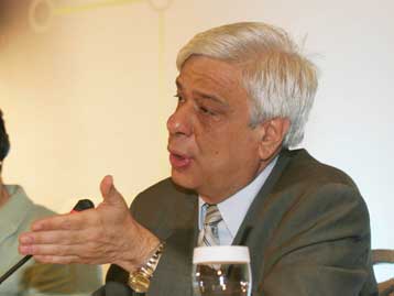 Πάγωμα μισθών στο Δημόσιο επί τάπητος στη διαπραγμάτευση του ΥΠΕΣ με την ΑΔΕΔΥ