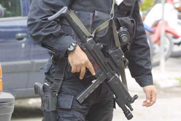 Εκλάπη όπλο της ΕΛ.ΑΣ. έξω από την ισραηλινή πρεσβεία