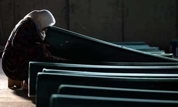 Δέκα χρόνια από τη σφαγή 8.000 Μουσουλμάνων στη Σρμπρένιτσα