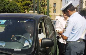 Μόνιμο δακτύλιο για τα μεγάλα τζιπ στο κέντρο της Αθήνας εξετάζει η κυβέρνηση