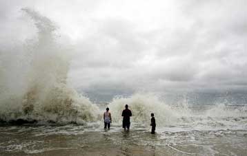 Καταστροφές στον αμερικανικό νότο προκαλεί ο τυφώνας Ντένις