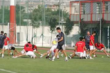 Πρεμιέρα στον Ρέντη για τον Ολυμπιακό, την Παρασκευή «επίσημη» με Κωνσταντίνου