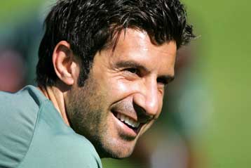 Αποσύρεται η Λίβερπουλ από την μάχη διεκδίκησης του Φίγκο, συνεχίζει η Ίντερ