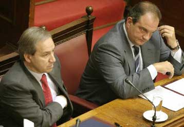 Σε προείσπραξη φορολογικών εσόδων 4 δισ. ευρώ προχωρεί η κυβερνηση