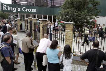 Φόρο τιμής στα θύματα του Kings Cross απέτισε η Μαριέττα Γιαννάκου