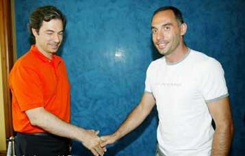 «Δουλειά, δουλειά, δουλειά» υποσχέθηκε ο Κακιούσης αναλαμβάνοντας την ΑΕΚ