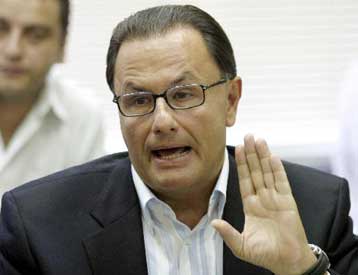 Αναδίπλωση της κυβέρνησης για το διευθυντικό δικαίωμα μετά τις αντιδράσεις