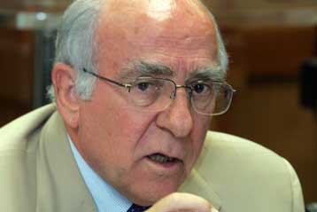 Ανακριβείς και συκοφαντικές οι αναφορές του ΠΑΣΟΚ για τον Μαλιακό, απαντά το ΥΠΕΧΩΔΕ