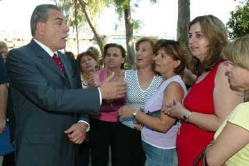 Στήριξη στους υπό απόλυση εργαζομένους της Triumph υποσχέθηκε η κυβέρνηση