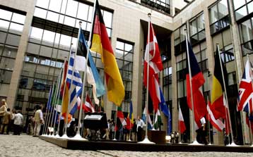 Δίμηνη προθεσμία στην Ελλάδα να εναρμονιστεί με την οδηγία για την είσπραξη φοροαπαιτήσεων