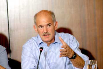 Οξεία επίθεση Παπανδρέου σε Χριστόδουλο για την επιστολή συνεργάτη του Αρχιεπισκόπου