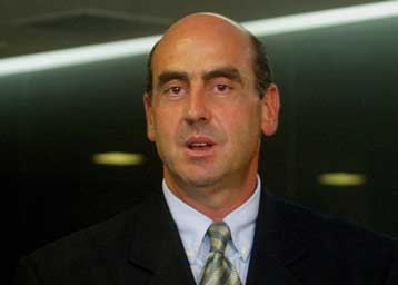 Συνάντηση Βουλγαράκη με τον οδηγό του λεωφορείου που αποτέλεσε στόχο στο Λονδίνο