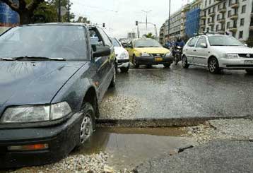 Χρηματική αποζημίωση για θάνατο μοτοσικλετιστή εξαιτίας λακκούβας στο δρόμο