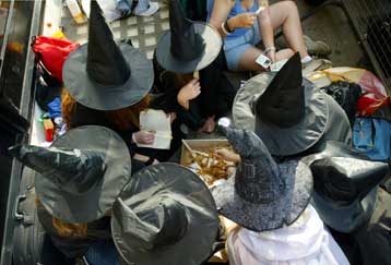 Ξενύχτι για τους μικρούς φίλους του Χάρι Πότερ μέχρι να αποκτήσουν το νέο βιβλίο