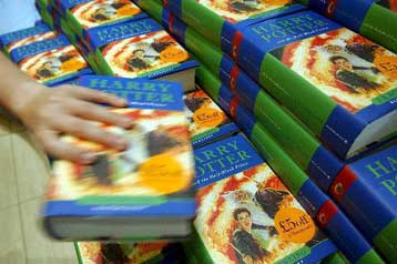 Κυκλοφόρησε το Σάββατο το έκτο βιβλίο με τις περιπέτειες του Χάρι Πότερ