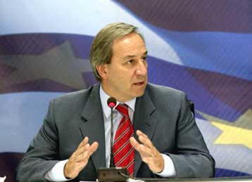 Κανένα περιθώριο ελαφρύνσεων σε μισθωτούς το 2006, λέει ο Γ.Αλογοσκούφης