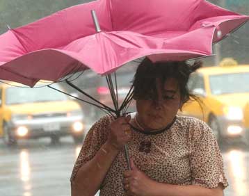 Ένας αγνοούμενος και μεγάλες υλικές ζημιές από τους τυφώνες σε Μεξικό και Ταϊβάν