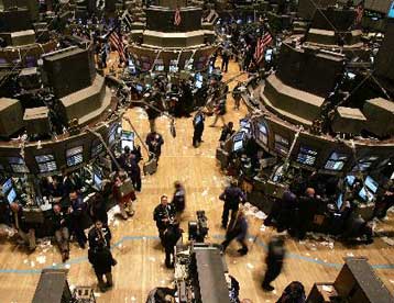 Ανοδο στις τιμές του πετρελαίου προκαλεί ο τυφώνας «Έμιλι»