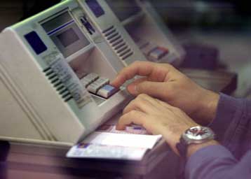 Πάνω από 1,2 δισ. ευρώ τα έσοδα του Δημοσίου από την αποκρατικοποίηση του ΟΠΑΠ