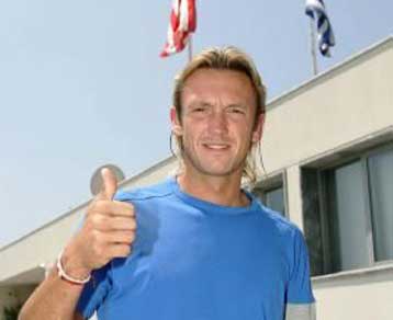 Συμβόλαιο για 2+1 χρόνια υπέγραψε στον Ολυμπιακό ο Έρβιν Λέμενς