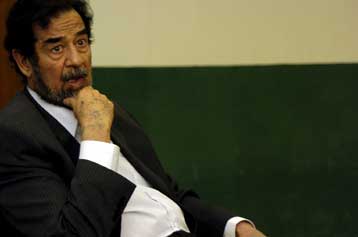 Η δίκη Σαντάμ δεν θα αρχίσει πριν από το φθινόπωρο, υποστηρίζουν οι συνήγοροί του