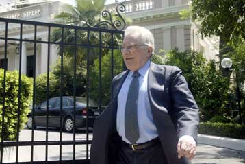 Με τους υπουργούς Εξωτερικών και Αμυνας συναντήθηκε ο πρωθυπουργός