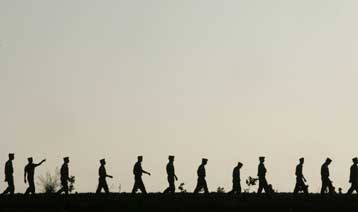 Συμπλοκές και συλλήψεις στις διαδηλώσεις κατά της αποχώρησης από τη Γάζα