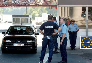 Τροποποίηση τη Συνθήκης Σένγκεν με περισσότερους ελέγχους εντός ΕΕ προτείνει η Κομισιόν